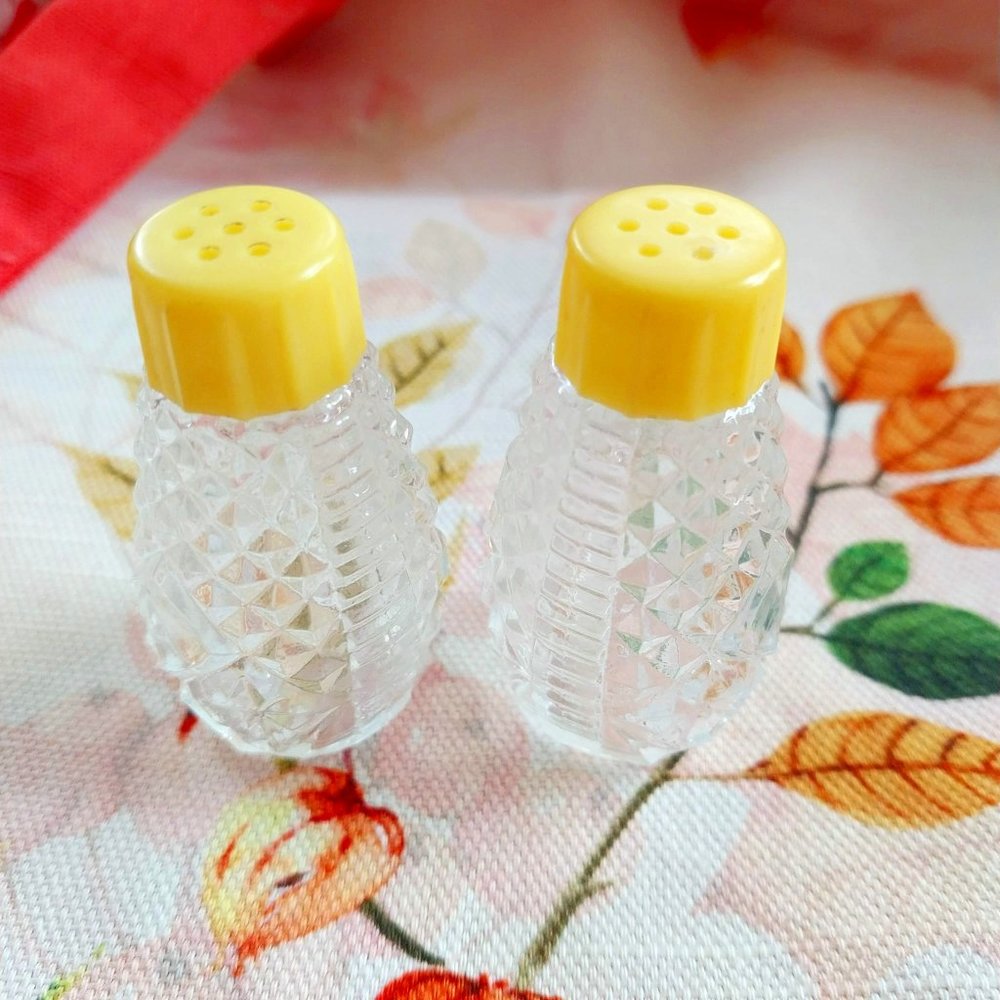 *Vintage Mini Cut Glass Salt & Pepper Shakers